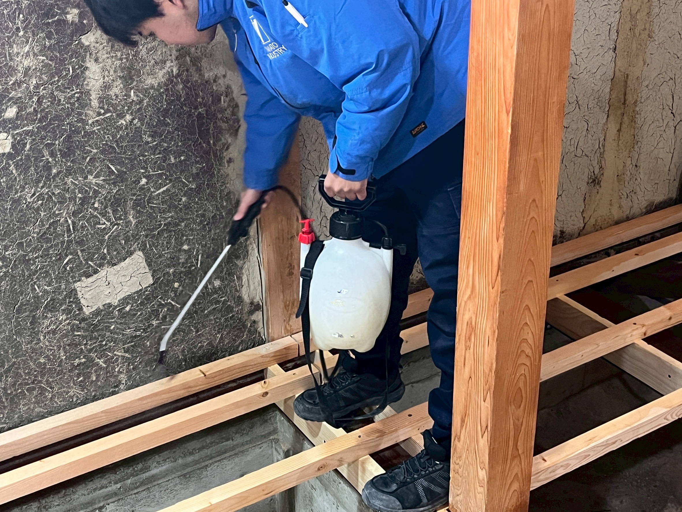 Termite extermination work in Kyoto home renovation
