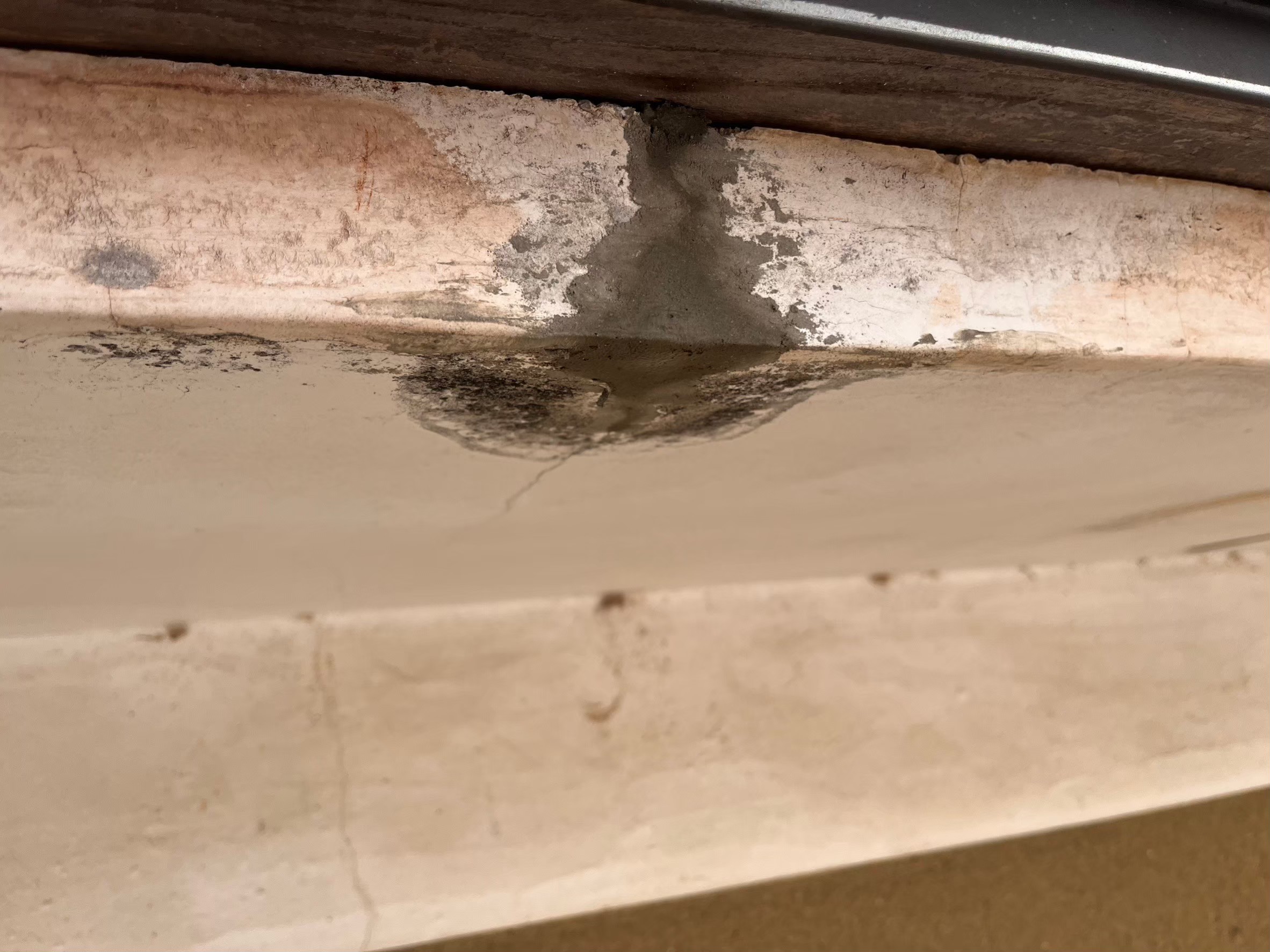 Crack repair with plastering