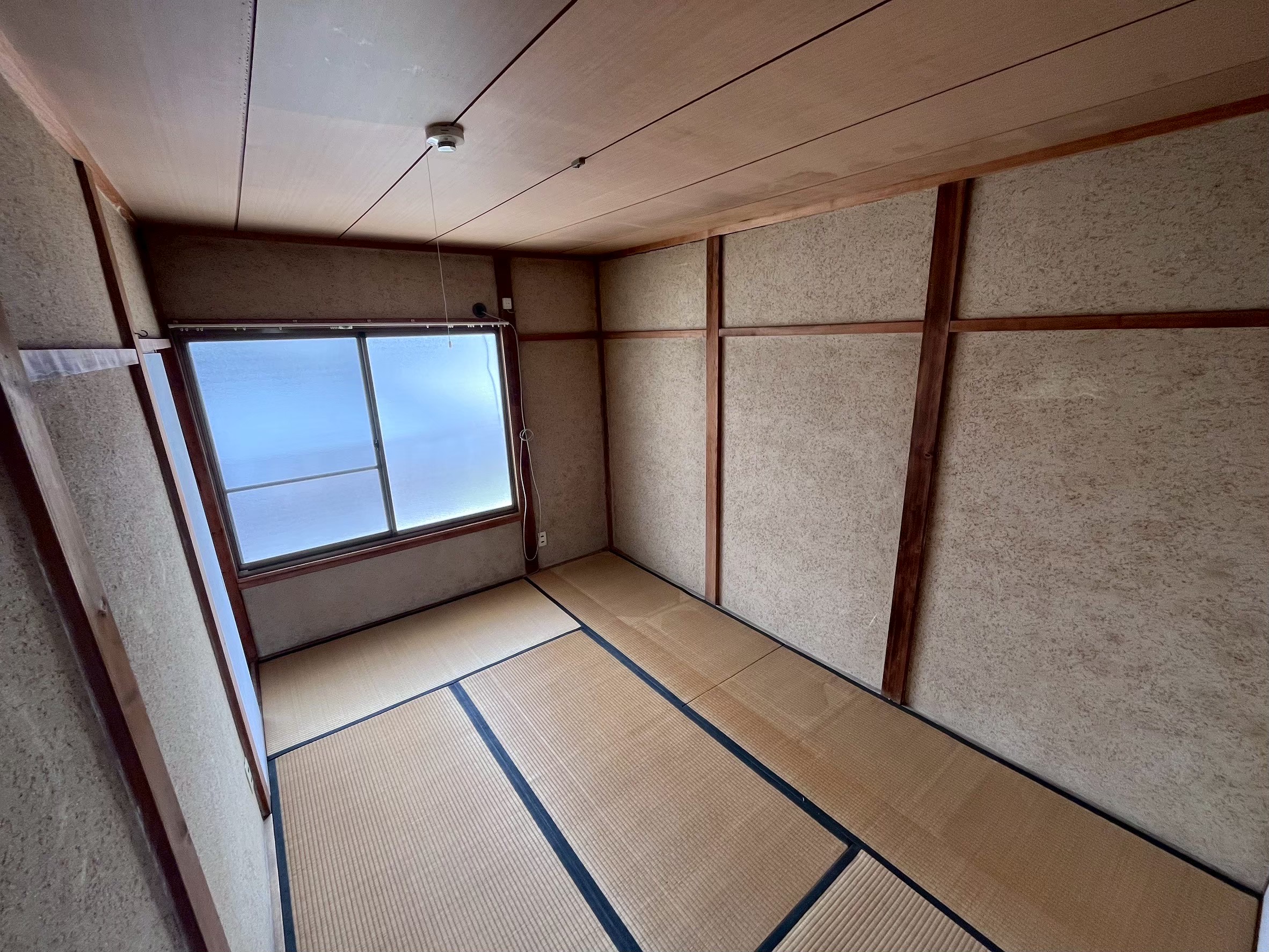 Before renovation of a damaged tatami room in Kyoto
