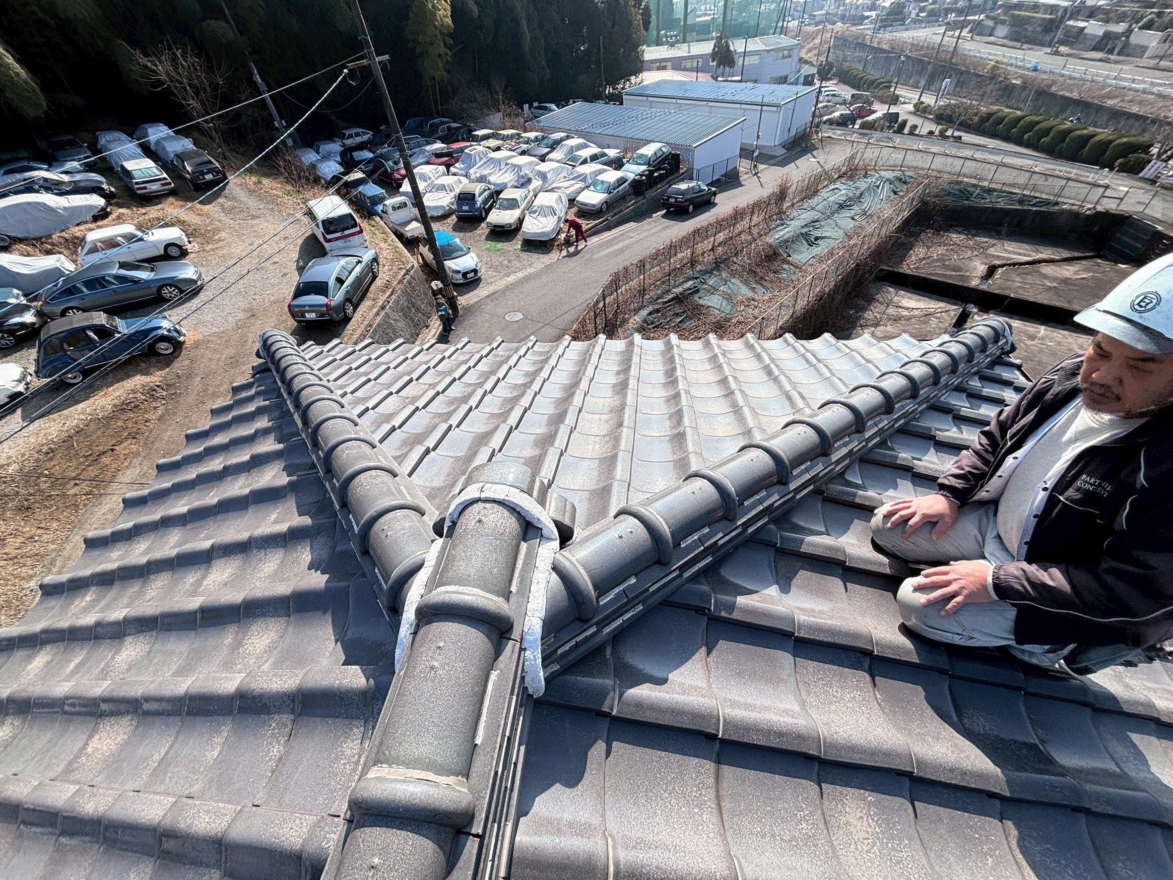 Roof inspection in Kyoto using a ladder – checking tiles and waterproofing